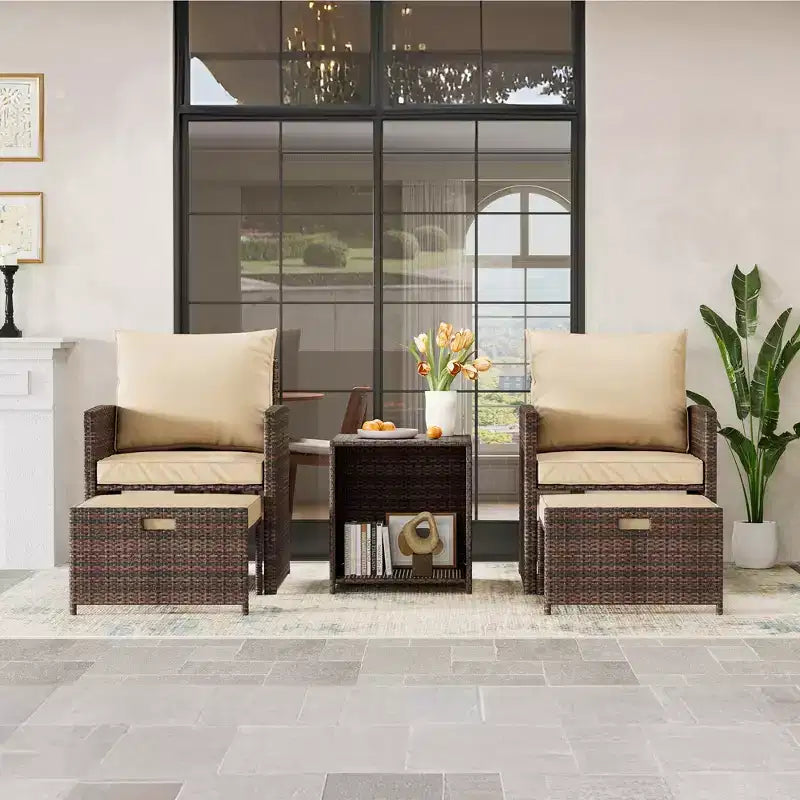 Ensemble de conversation d'extérieur 5 pièces à dossier haut avec 2 ottomans et table, chaises longues en rotin PE tout temps avec coussins moelleux, pour balcon, jardin et bord de piscine