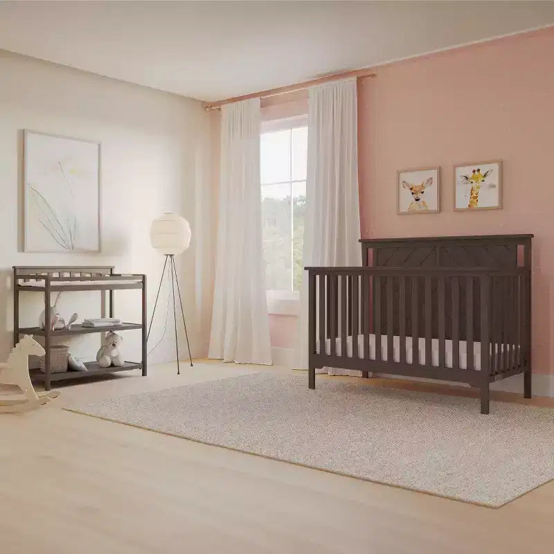 Ensemble de chambre de bébé 2 pièces Child Craft Hampton comprenant un lit de bébé convertible 4-en-1 à dessus plat et une table à langer