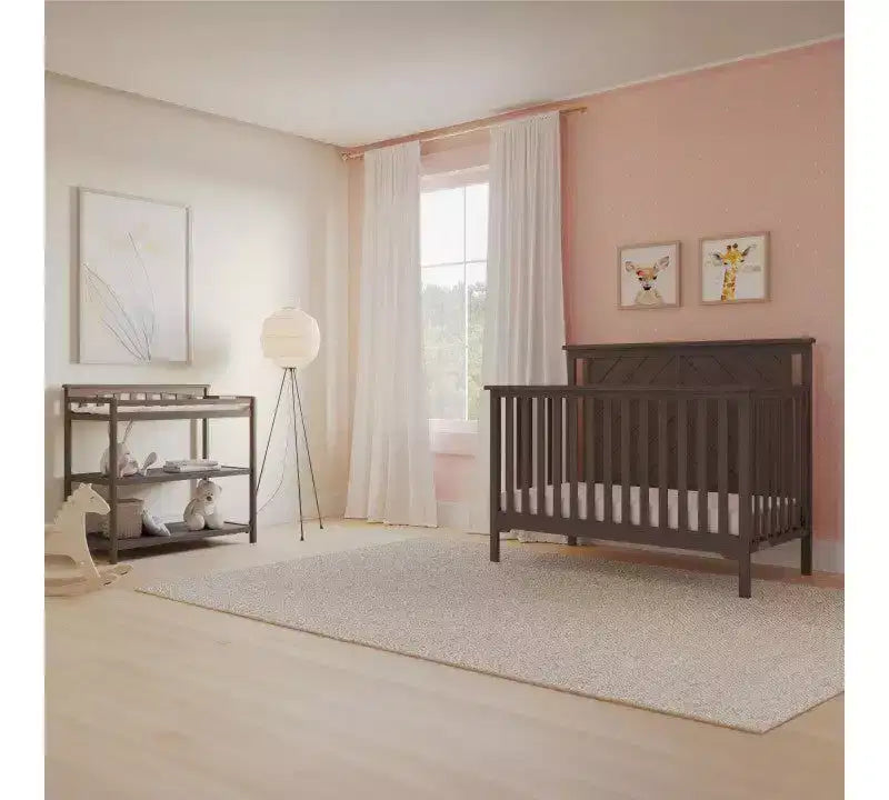 Ensemble de chambre de bébé 2 pièces Child Craft Hampton comprenant un lit de bébé convertible 4-en-1 à dessus plat et une table à langer