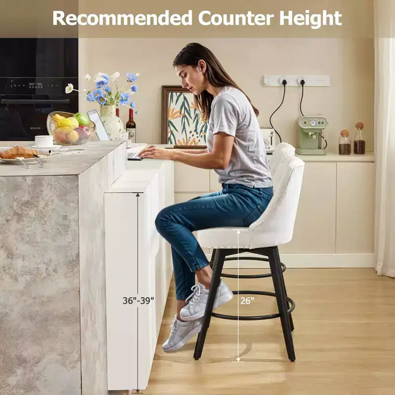 Tabourets de bar, lot de 4 tabourets de bar pivotants de 66 cm de haut, pieds en bois, revêtement en lin beige